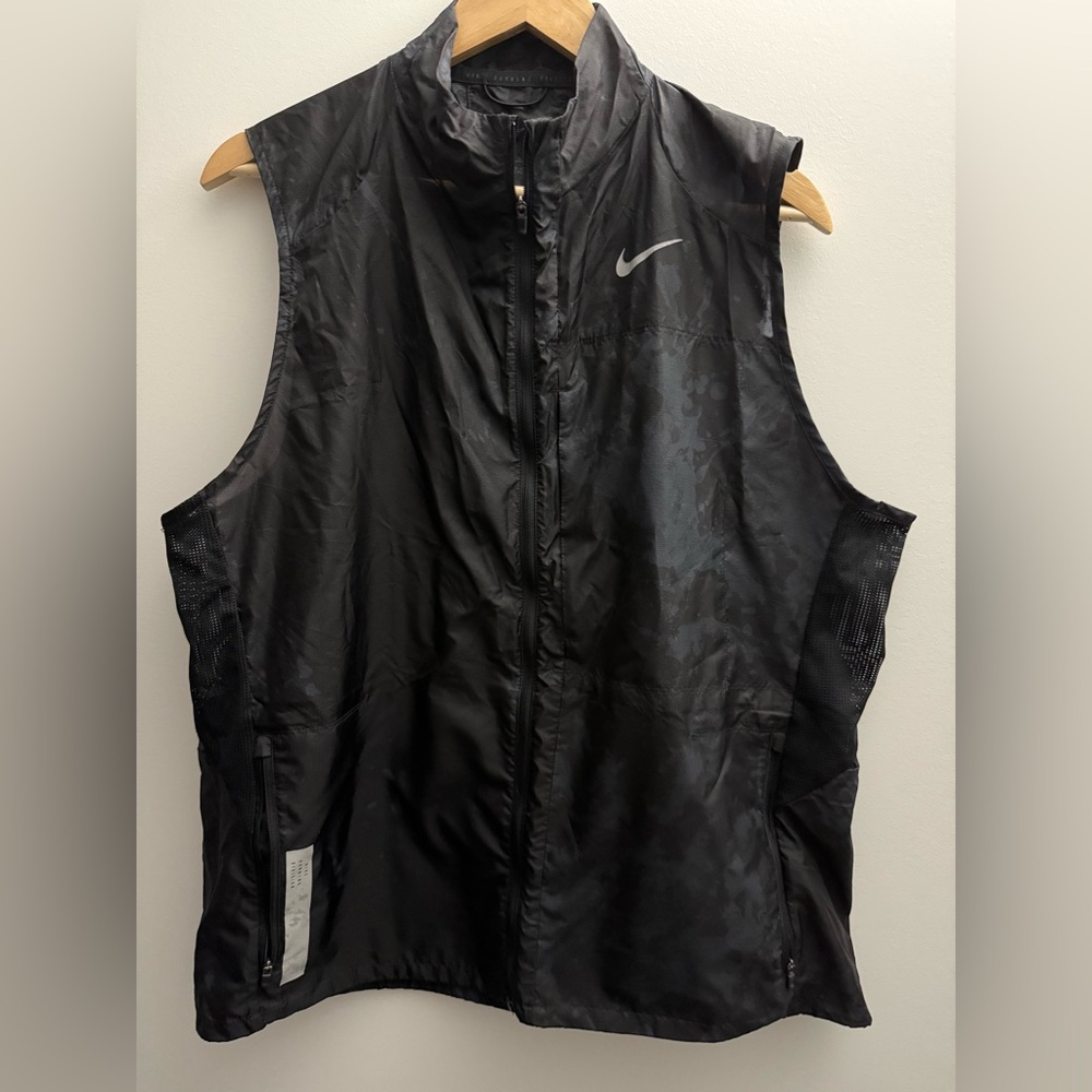 Nike Men's Charcoal Black Vest